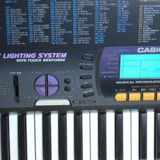 casio 電子ピアノ　61鍵で光ります。