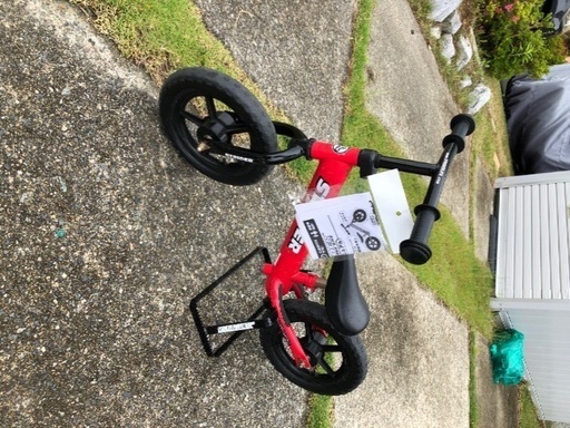 ストライダー　スタンド付き　赤