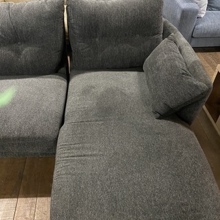 カウチソファー！新品！16万円を39800円で販売します！クッションボタンが1つ取れてるだけです！使用上問題なしです！
