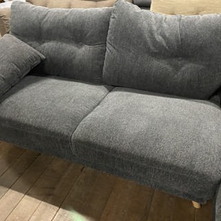 カウチソファー！新品！16万円を39800円で販売します！クッションボタンが1つ取れてるだけです！使用上問題なしです！
