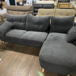 カウチソファー！新品！16万円を39800円で販売します！クッションボタンが1つ取れてるだけです！使用上問題なしです！
