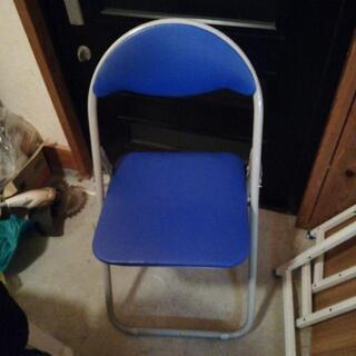 パイプ椅子　5脚
