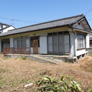 敷地ひろびろ１００坪！陽当良好です♪　片岡小学校まで約６００ｍ・...