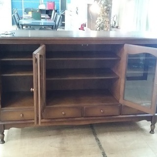 【値下げしました】　飛騨産業　キツツキマーク　穂高シリーズ　4枚扉サイドボード　　【店頭ご来店購入限定】