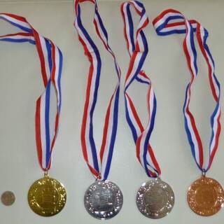 無料●金メダル１個　銀メダル２個　銅メダル１個