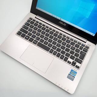 ASUS VivoBook X202E Core i3 タッチパネル