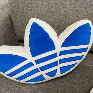 【4千円】adidas ノベルティクッション