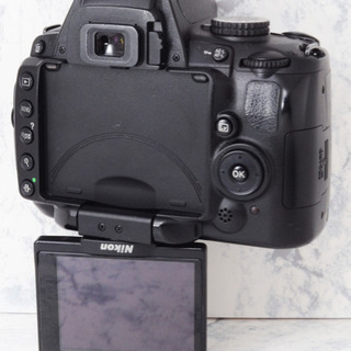 簡単自撮り○Wi-Fi転送○手ぶれ補正○純正カメラケース○ニコン