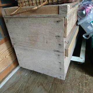 木箱  