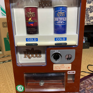 小さい自動販売機。コーヒー缶保温庫