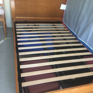 ダブルベッドのフレーム Double Bed Frame