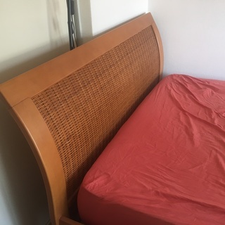 ダブルベッドのフレーム Double Bed Frame