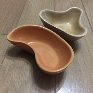 楽しい形の小さな陶器 2個セット