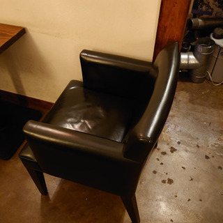 カッシーナ　チェアー（肘置きあり）