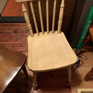 木製椅子　軽め