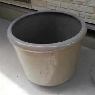 陶器の鉢　大型