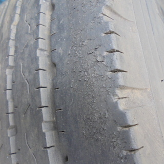 ブリヂストン DURAVIS R205 205/85R16 117/115L LT　4本 7分溝2本と6分溝2本