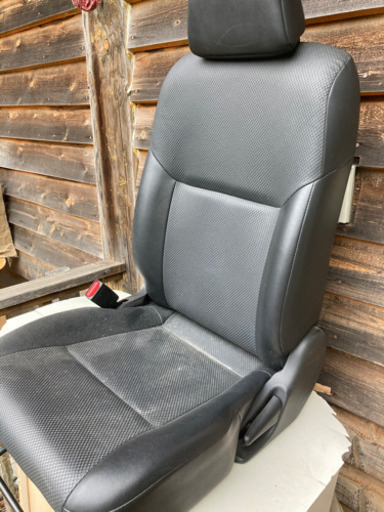 nv350 キャラバン ライダー純正シート左右