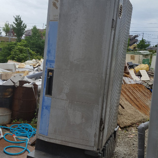 丈夫で頑丈、事務所の常設可能】仮設トイレ(汲取り式)、簡易水洗ペダル式