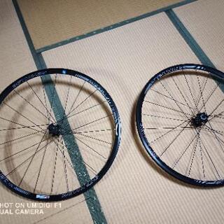 ほぼ新品。ロードバイク用ホイール。ディスクブレーキ対応。前後