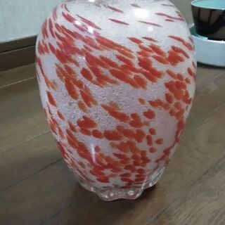 赤い花瓶