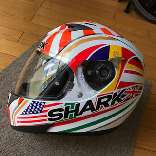 シャーク製ヨハン・ザルコカラーのフルフェイスヘルメット