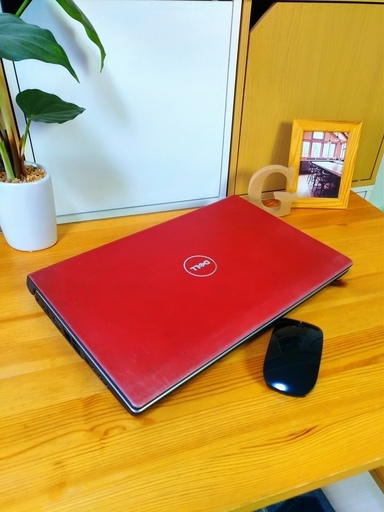 corei7でSSD128G搭載の超高性能DELL！ ブルーレイ対応♪　高級感のあるカーマインレッド☆　メモリ4GB★　音質もいい！　最新Windows10　64Bit♪　DELL　Studio　　15.6インチ大画面 　ノートパソコン　無線LAN　Wi-Fi対応 　DVDドライブ　ウェブカメラ内蔵　マウス付き