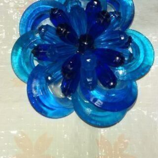 〈値下げ💴⤵〉HONG KONG 青い花のブローチ
