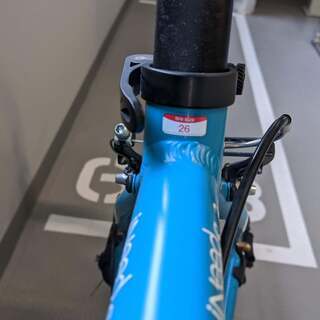 本日お届け可能！　クロスバイク momentum INEED S3 ブルー 26インチ 本日お届け可能！ クロスバイク momentum INEED S3 ブルー 26インチ