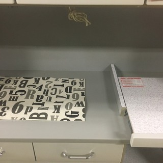 ☆中古 激安！！値下げ！！キッチンボード　食器棚　キッチン 収納　ホワイト＆グレーカラー　￥10,800 ☆中古 激安！！値下げ！！キッチンボード 食器棚 キッチン 収納