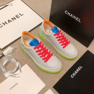 新品 Chanel スニーカー ホワイト