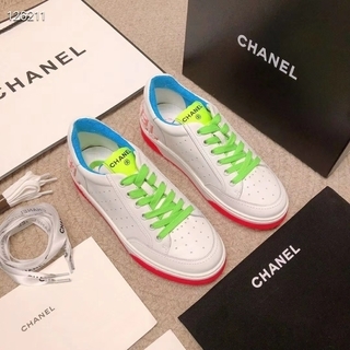 新品 Chanel スニーカー