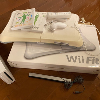 Wii fit 本体＋ソフト２枚