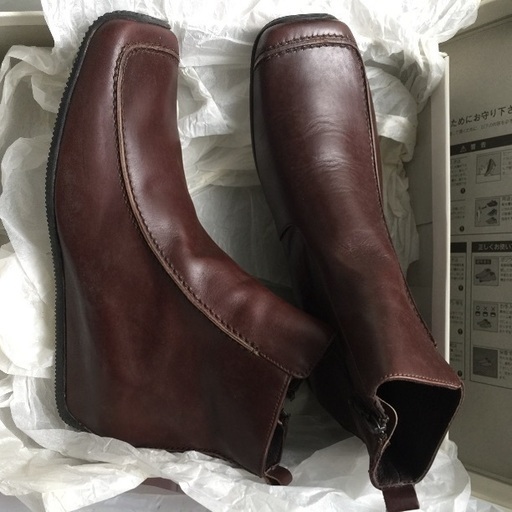 ✅イタリア製 新品‼️モダンデザインのフラットショートブーツ 49,500円を7500円で‼️柔らかい革で歩きやすい