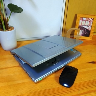 corei5で大容量750Gの超高性能Panasonic☆　レッツノート★　パナソニック　DVDマルチドライブ　12.1inchで軽量　持ち運び便利♪　頑丈堅牢★　壊れにくい☆　最新Windows10　64Bit　シルバー　　マウス付き 　ノートパソコン　無線LAN　Wi-Fi対応 corei5で大容量750Gの超高性能Panasonic☆ レッツノート