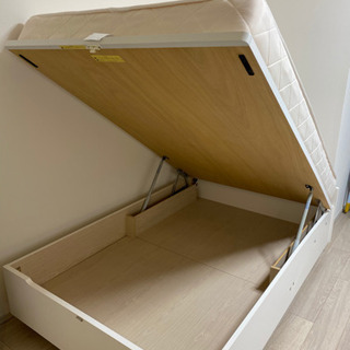 全面収納　セミダブルベッド