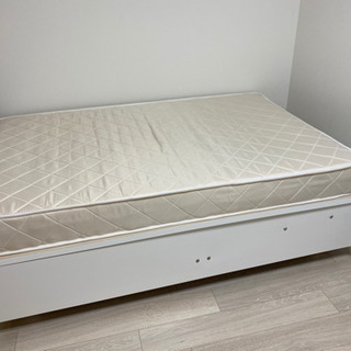 全面収納　セミダブルベッド