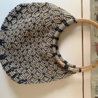 バンブー持ち手の編みバッグ
