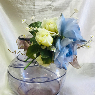 ラベンダーカラーのガラスの花瓶