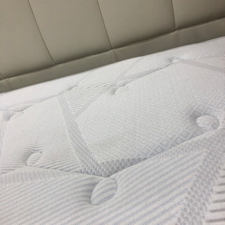 クイーンベッド　KINGSDOWN