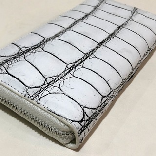 【未使用】【プレゼント】ヘンローン社製 ラウンドファスナー 長財布 長財布（小銭入れあり） クロコダイル ホワイト