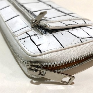 【未使用】【プレゼント】ヘンローン社製 ラウンドファスナー 長財布 長財布（小銭入れあり） クロコダイル ホワイト