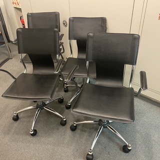 事務所の応接で使用していた椅子4脚