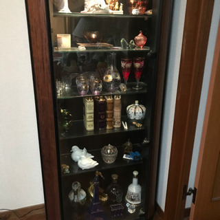 カリモク キュリオケース | amidomil.com.br