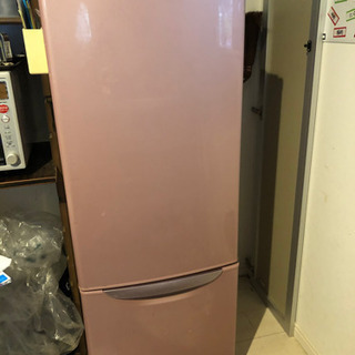 可愛いピンクの冷蔵庫
