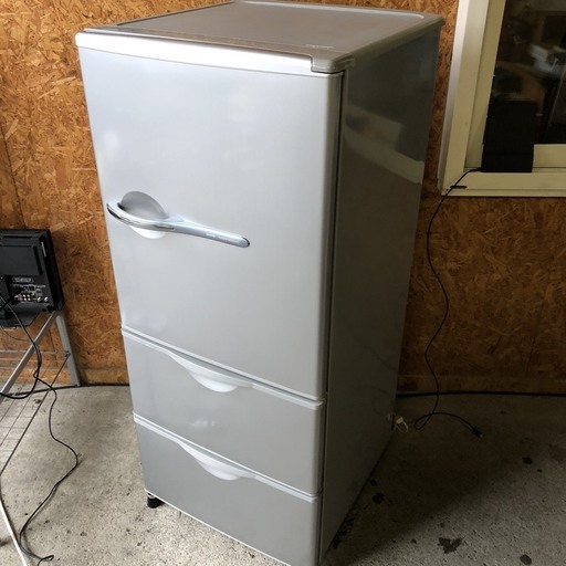 サンヨー ３ドア冷蔵庫　２５５L   シルバー