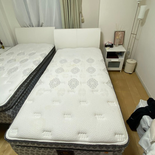 Sealy ベットキングサイズ＆サイドテーブル×2