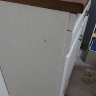 アンティーク調、食器棚。四万円に値下げします。