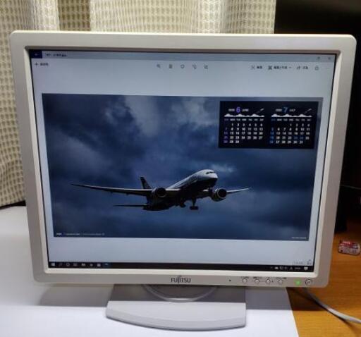 Pcモニター17インチfujitsuスイベル機能チルト機能付きスピーカー内蔵 けい 糸満のデスクトップパソコン の中古あげます 譲ります ジモティーで不用品の処分