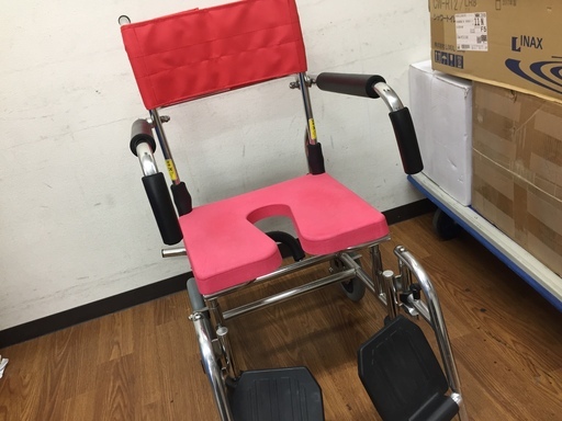 【取りに来られる方限定】 KAWAMURAのシャワー用車椅子です！